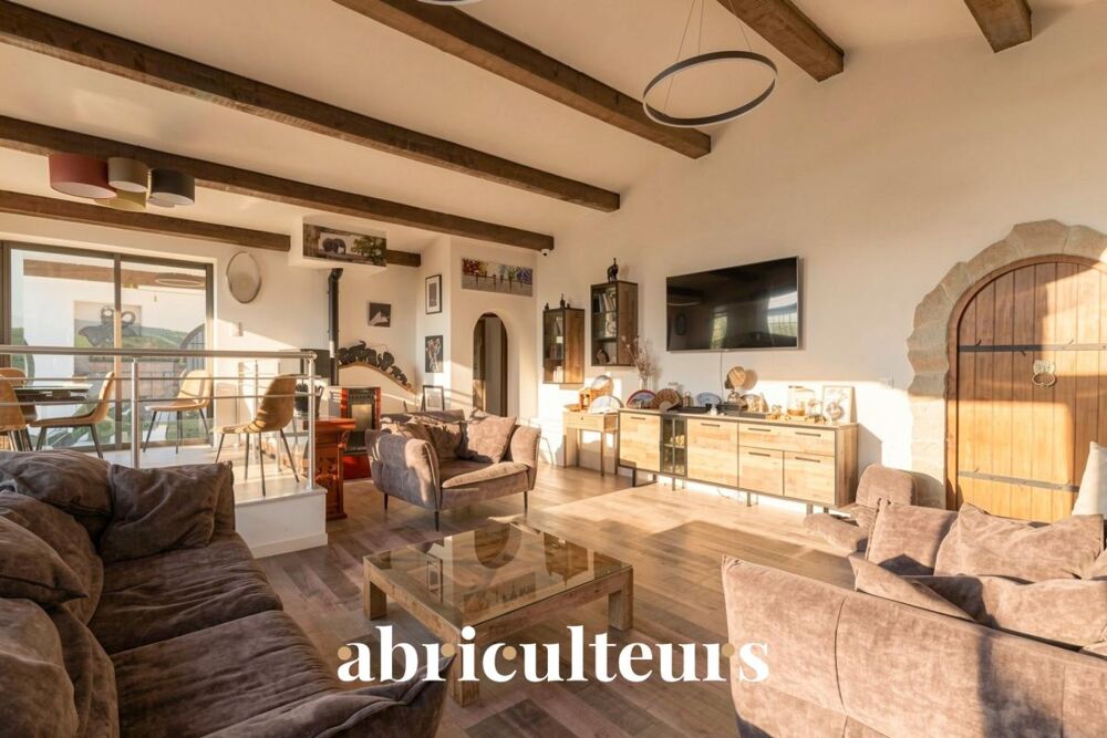 Vente Maison Propriété de charme rénovée à Fuveau : 245 m² habitables, studio indépendant et piscine sur un terrain de 3 800 m² Fuveau