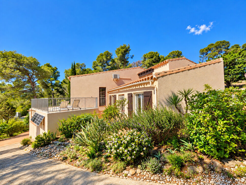 Maison darchitecte atypique avec jardin arboré, terrasses et spa à Lézignan-Corbières