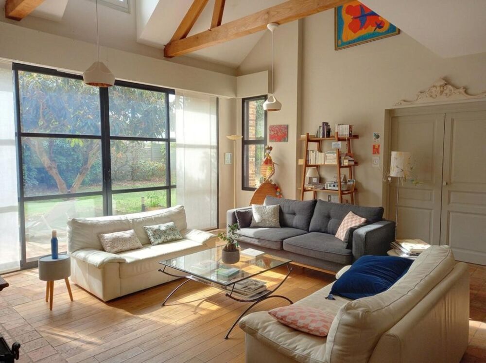 Vente Maison LAVAL – MAISON DE CARACTÈRE DE 240 M² AVEC JARDIN ARBORÉ DE 1 180 M², À DEUX PAS DU CENTRE-VILLE Laval