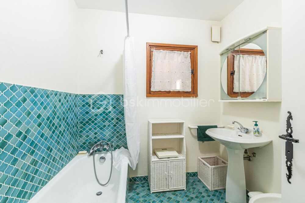 à vendre  Propriété/château Méounes-lès-Montrieux (83136)
