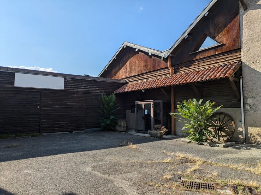   Local/bureau à louer ECHIROLLES (38) 680 m² 