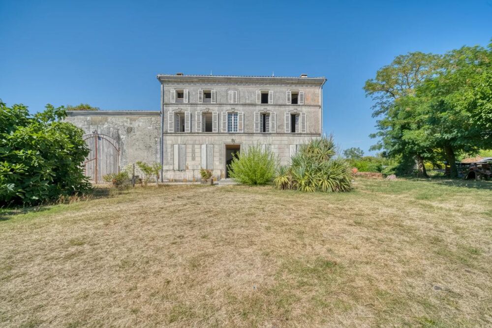 Maison de 8 pièces de 244 m² à Saint-Sever-de-Saintonge