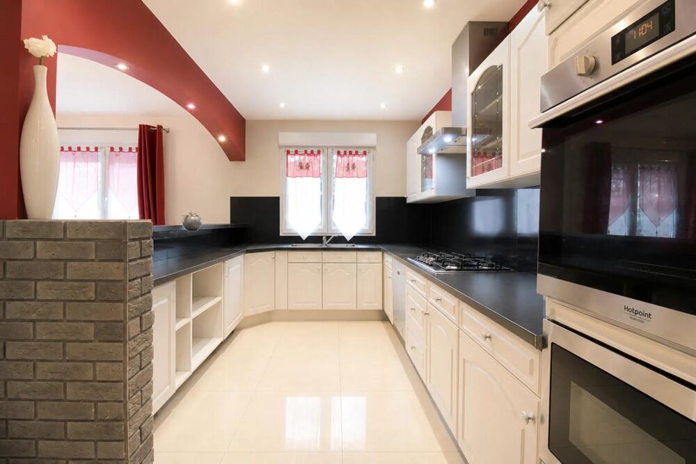 Maison 7 pièces de 197 m2 avec jardin en vente à Courtry - Idéal pour familles