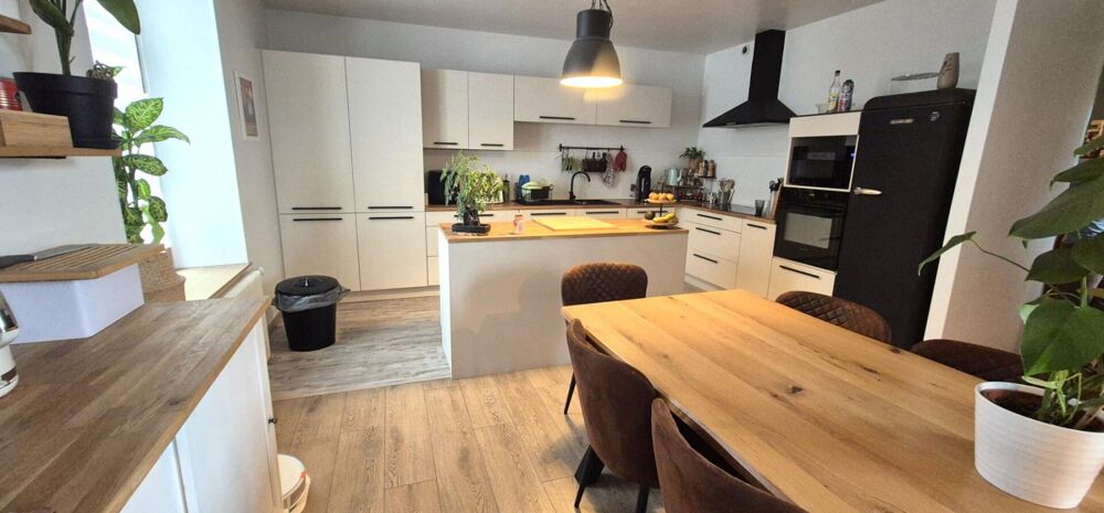 Belle Maison en Pierre ou de Caractère de 160 m² Entièrement Rénovée avec Cour de 140 m², Patio, Cave avec Chaufferie Gaz de 76