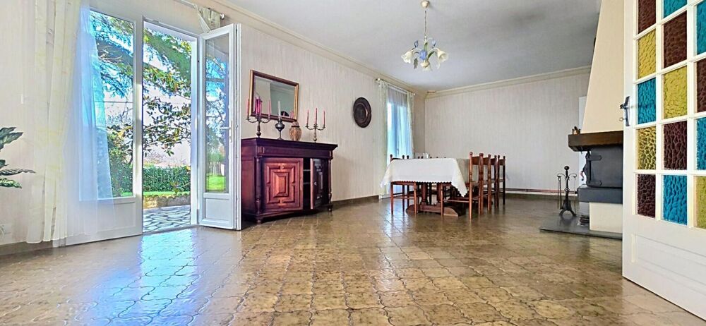 Maison avec double garage , parc