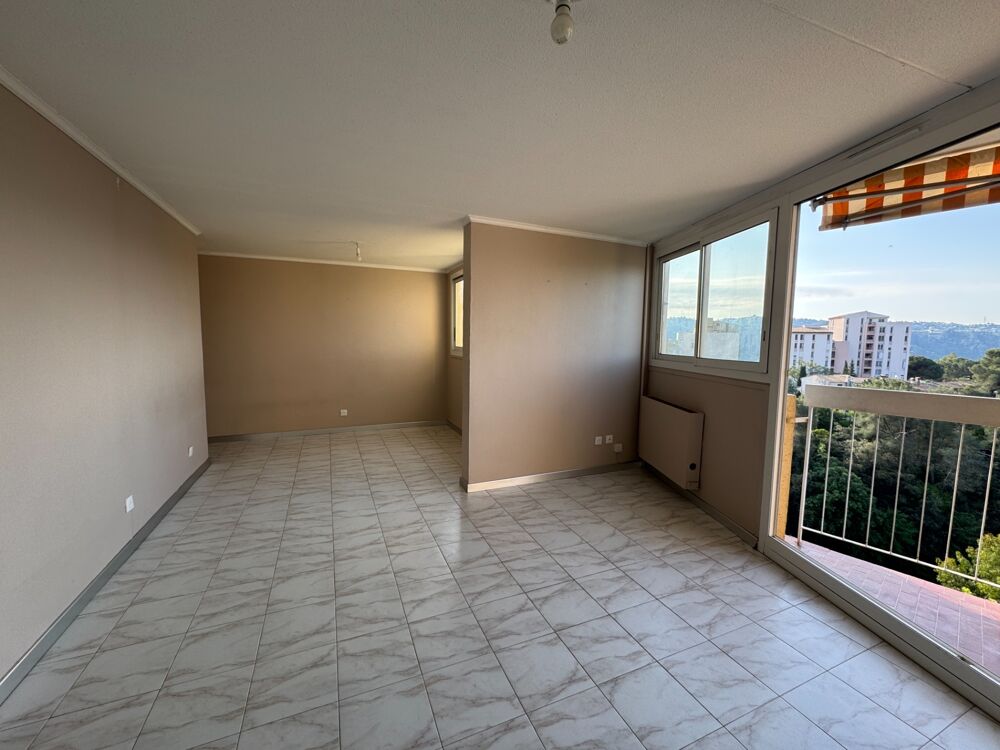 Vente Appartement Appartement 5 pièces (3 chambres) vue dégagée avec terrasse, cave et parking privé Carros