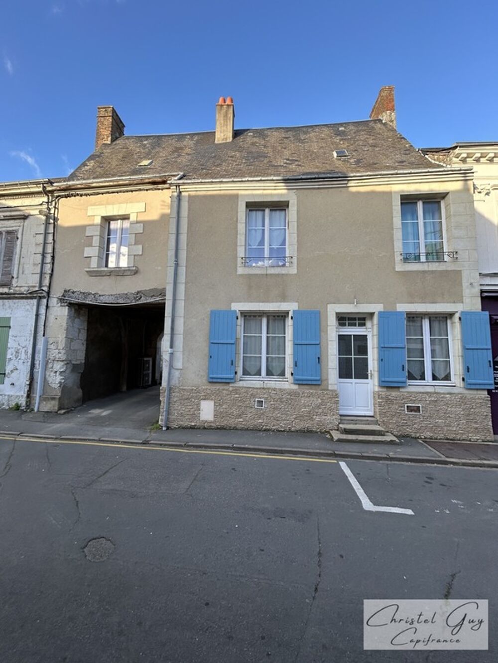 Vaas (72500) Ancien monastère rénové à vendre, 3 chambres, coeur de village