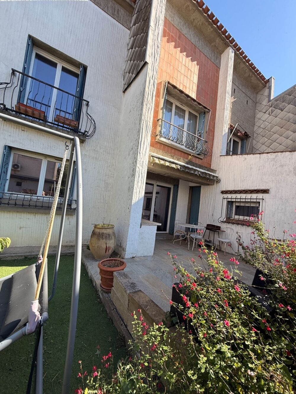 Maison de ville 6 pièces CARCASSONNE terrain 275m2 4 chambres et un garage