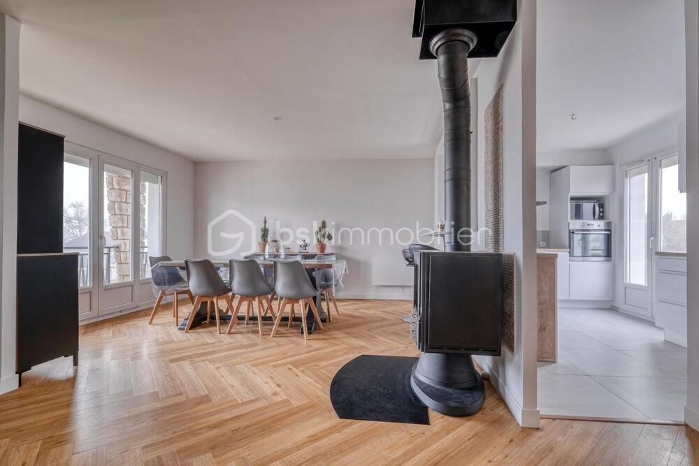 Maison familliale lumineuse avec sous-sol total , jardin et stationnement - ENTIEREMENT RENOVEE