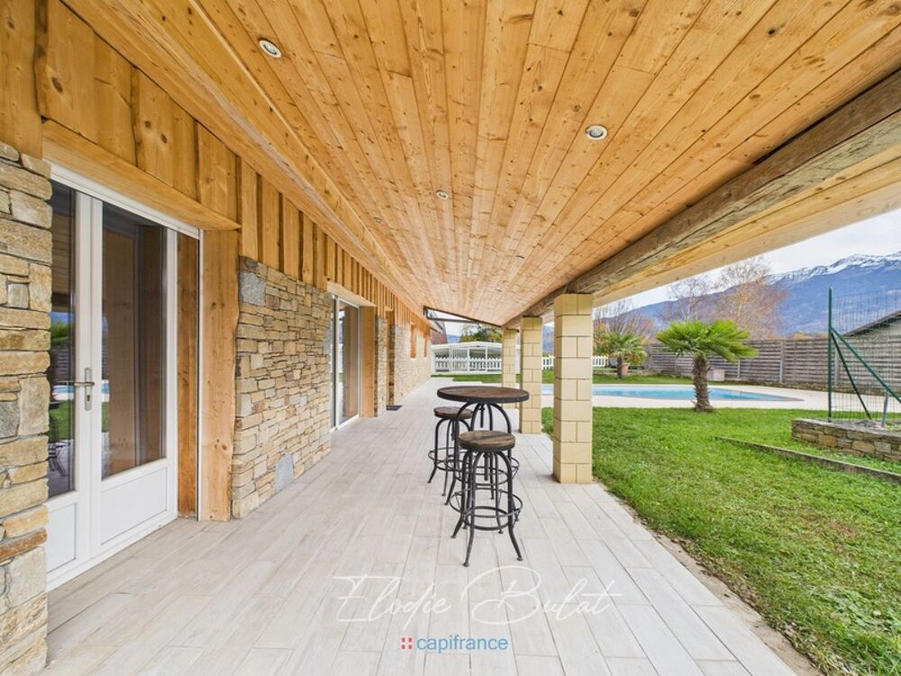 Maison de charme de plain-pied avec piscine et dépendances  MONTAILLEUR (73)