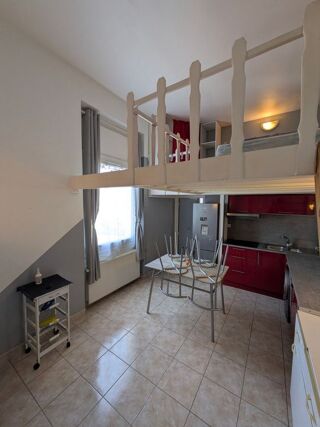  Appartement à louer 1 pièce 28 m²