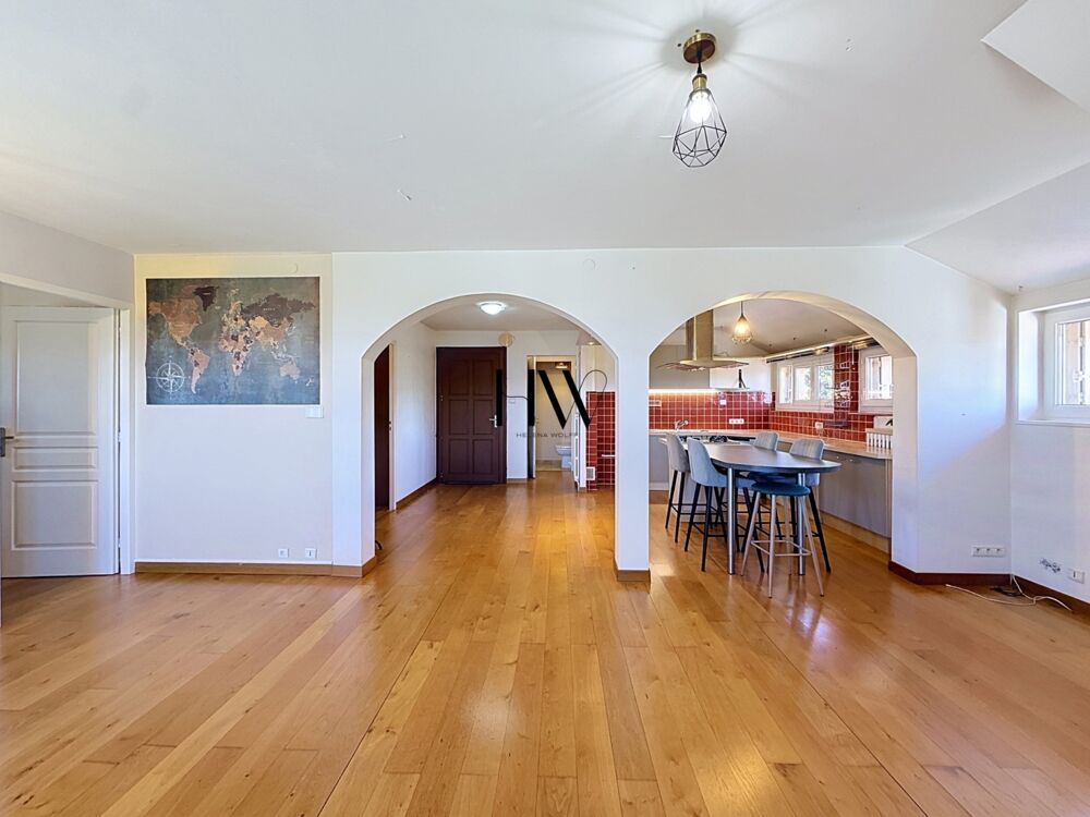 À vendre  T3 lumineux avec jardin, double garage et cave  Collonges-sous-Salève