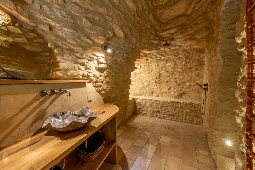 à vendre  Propriété/château Gordes (84220)