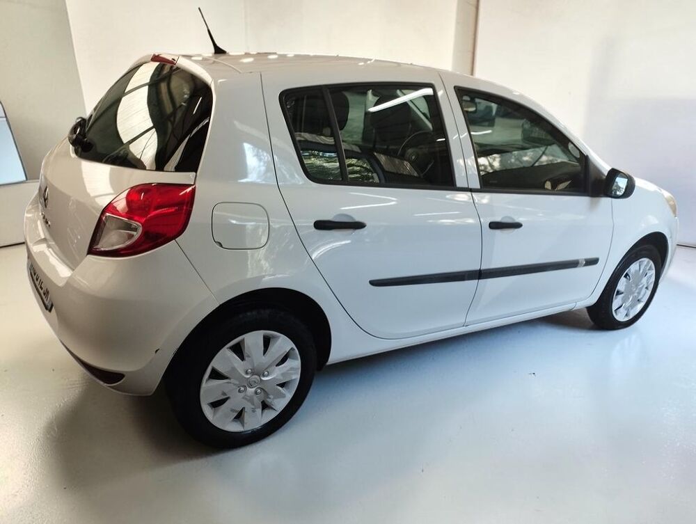 Clio III 1.5 DCI 70 AUTHENTIQUE 2009 occasion 06640 Saint-Jeannet