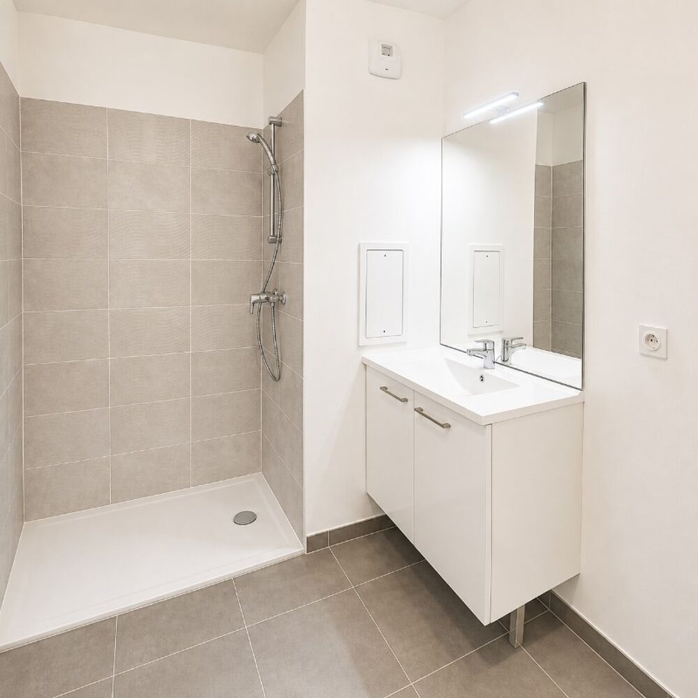 Location Appartement Studio avec parking et balcon à CLAMART Clamart