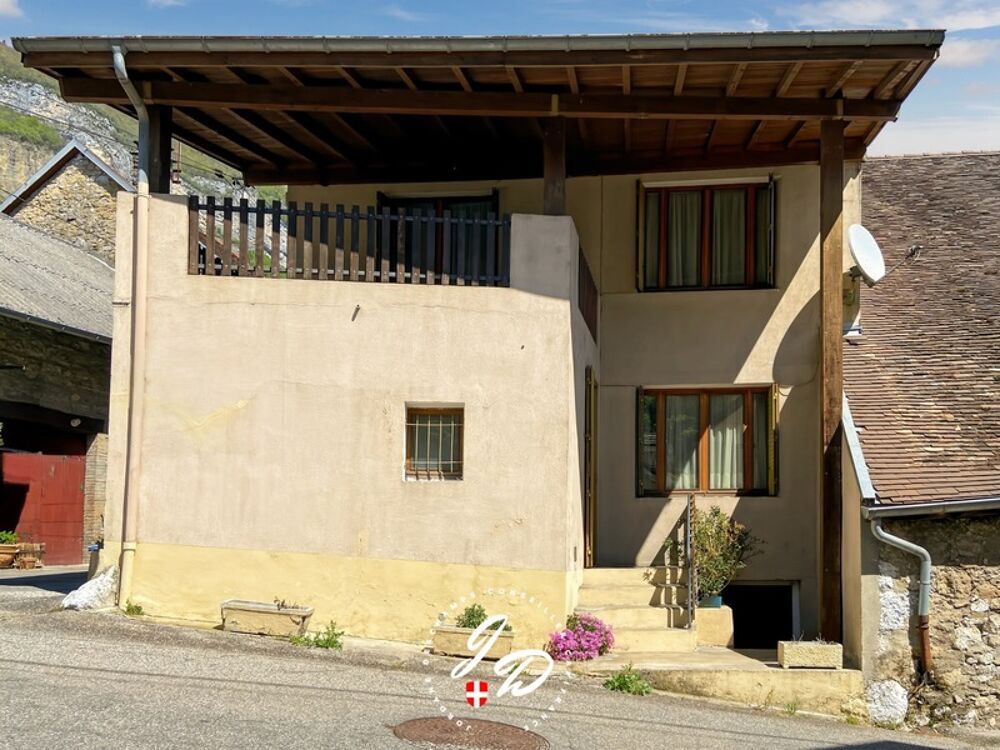 Authentique maison de village  75 m² à réinventer  Environnement calme et recherché à Culoz