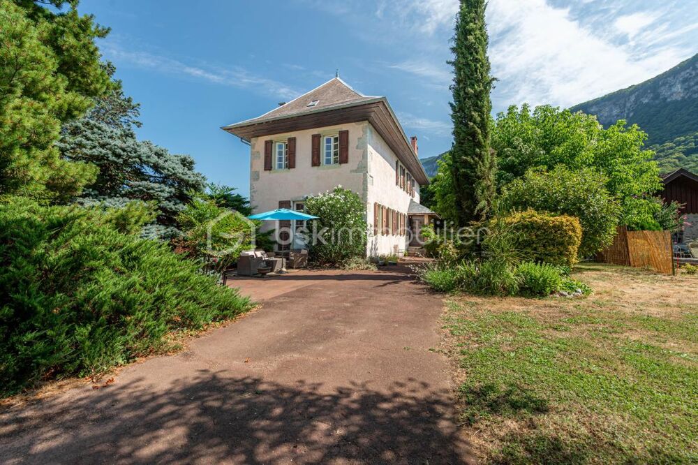 Belle maison de Maître de caractère / Terrain arboré / Sous-sol complet