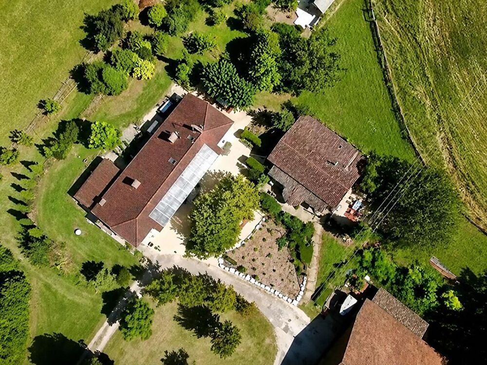 Domaine de caractère avec installations équestres exceptionnelles sur 40 hectares