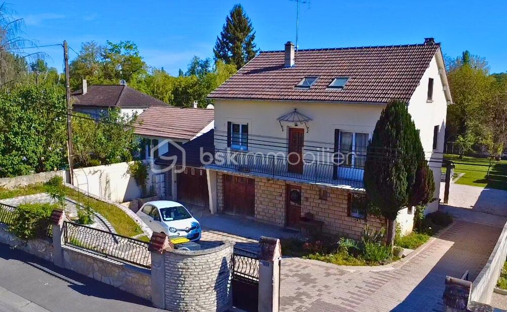 Maison familiale avec fort potentiel, triple garage et dépendance sur 1 145 m²