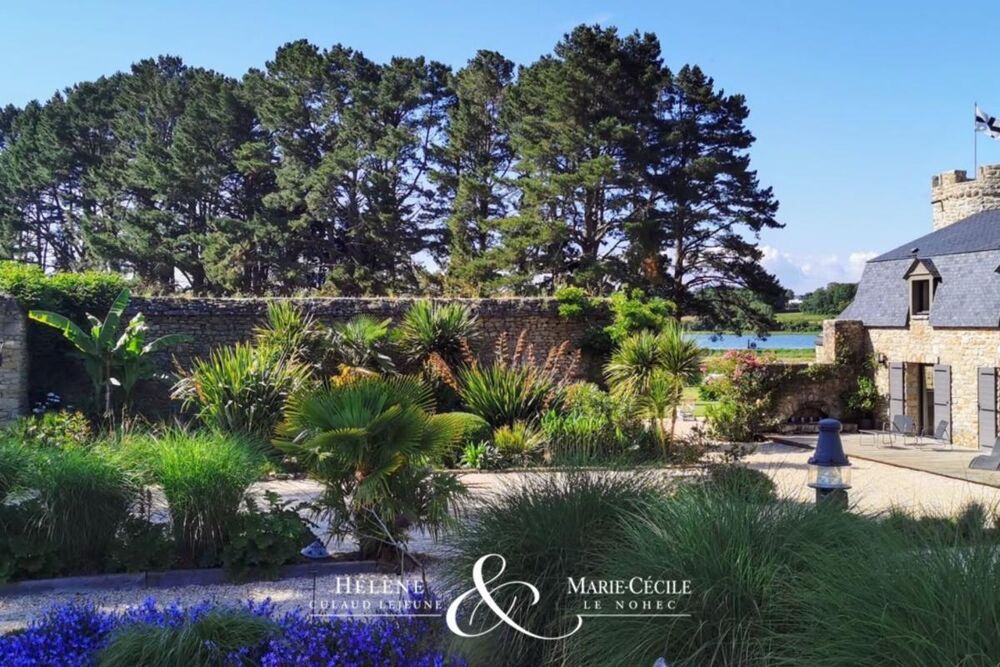 GOLFE DU MORBIHAN  DOMAINE HISTORIQUE DEXCEPTION AVEC VUE ET ACCÈS DIRECT À LEAU