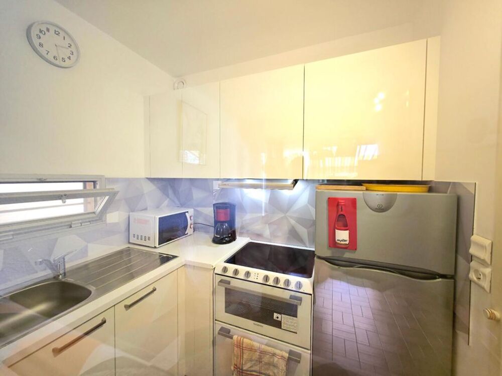 Maison Le Lavandou 35 m2 ,piscine ,terrasse face a la mer ,parking, cellier