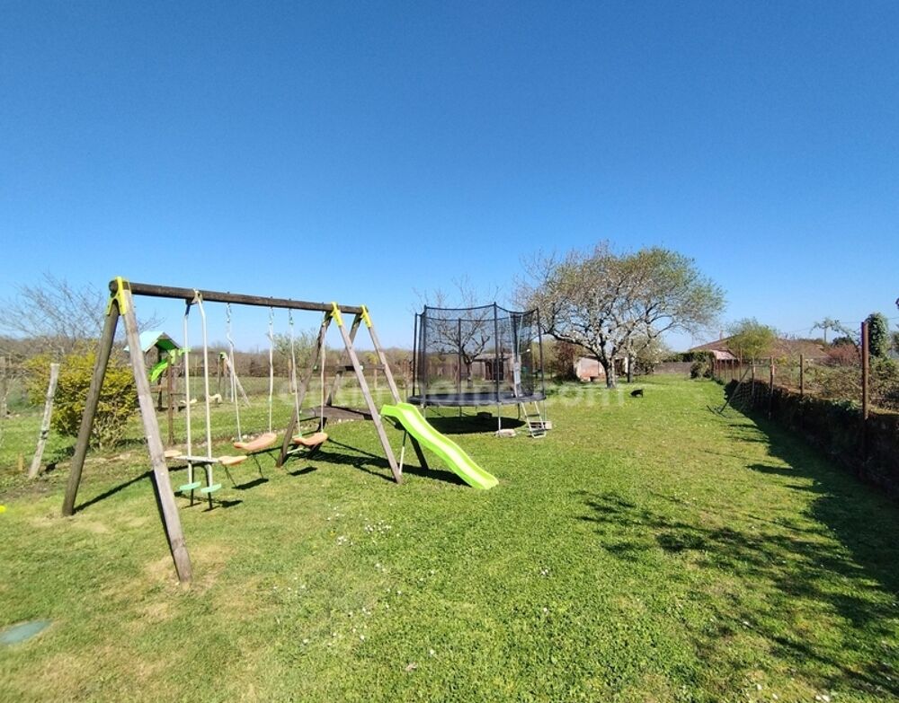 Vente Maison Charente, à Mornac. Maison 99 m², 4 chambres, jardin, terrain clos 930 m² avec garage Mornac