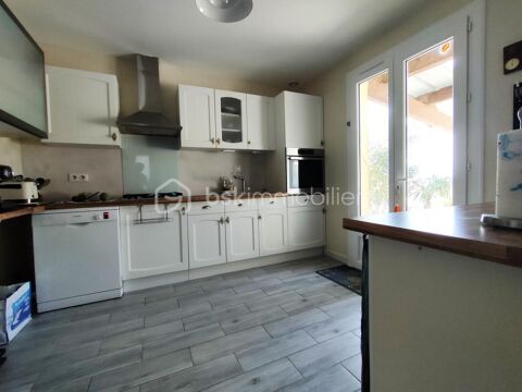   Villa de plain-pied avec trois chambres, d�pendances  et terrain Villa - 5 pi�ce(s) - 91 m�