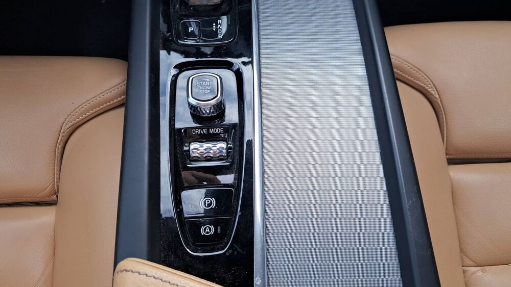 XC60 2.0 T8 407 Plug in Hybrid AWD Geartronic8 Inscription Luxe 2018 occasion 20137 Zonza