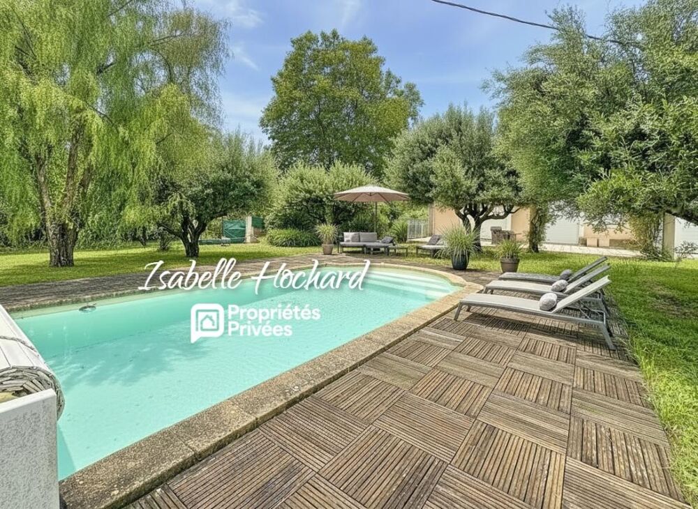 Maison familiale avec piscine, grands volumes et fort potentiel. Terrain 1 982 m²