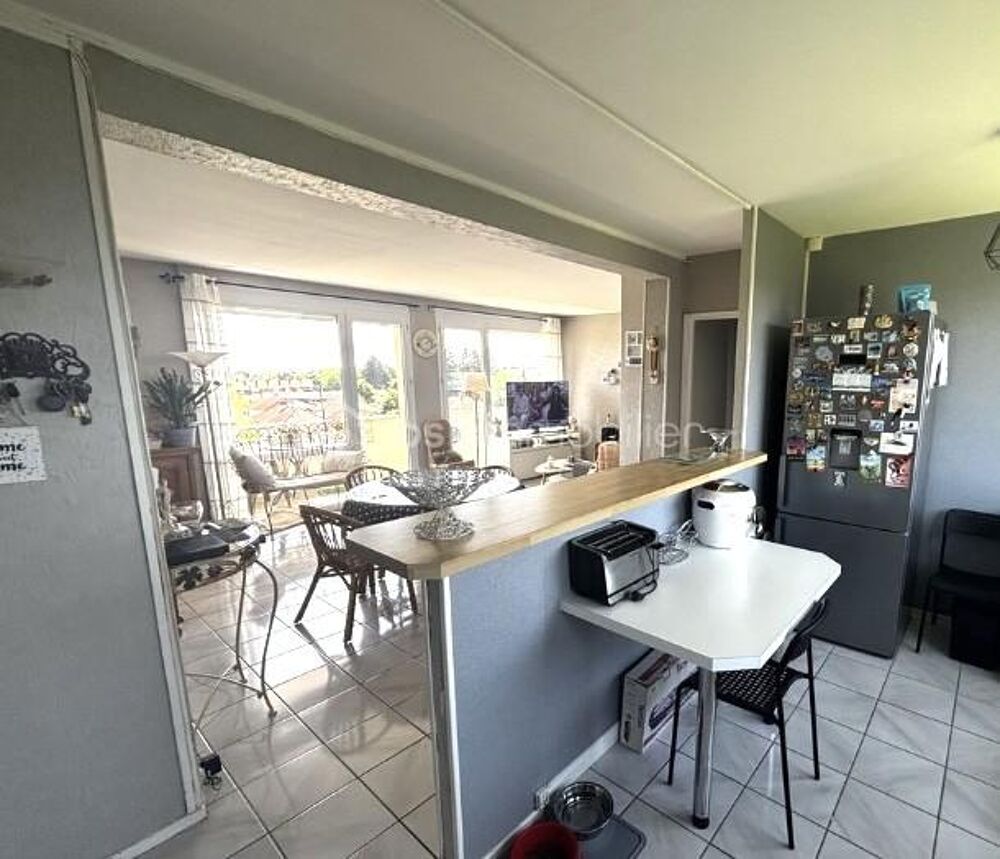 BEL APPARTEMENT LUMINEUX AVEC 3 CHAMBRES ET GRAND BALCON