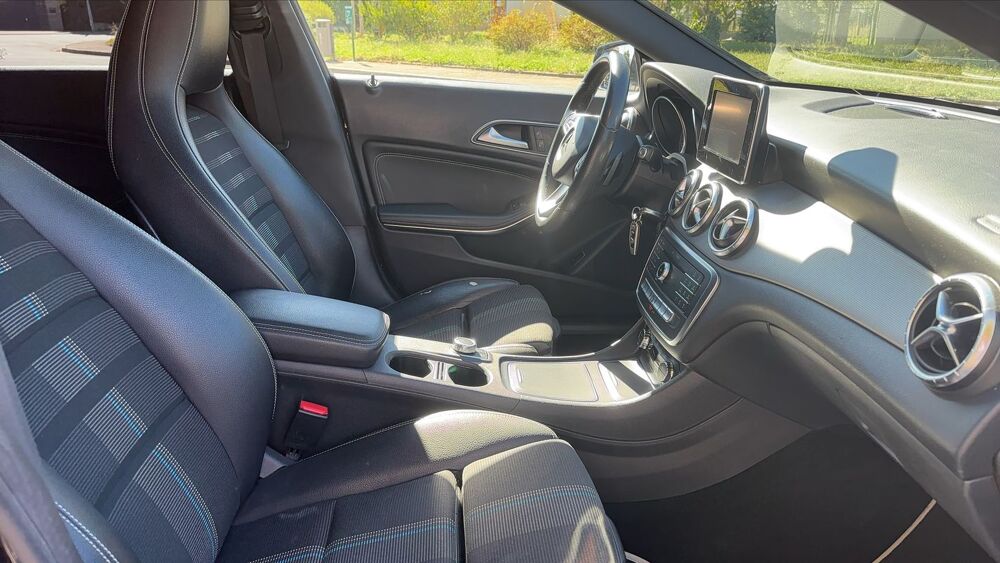 Classe CLA Classe 220 CDI 177 7G-Tronic Sensation - Automatique 2016 occasion 69800 Saint Priest