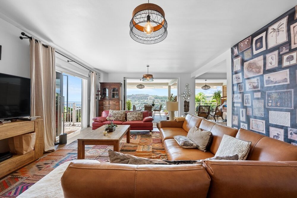 Maison à vendre 10 pièces SAINT GILLES LES BAINS (974)