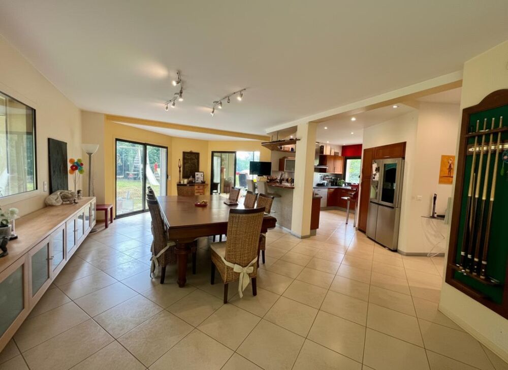 Vente Propriété/Château Maison d'architecte 244m2 sous-sol total / 4000m2 de terrain Angicourt