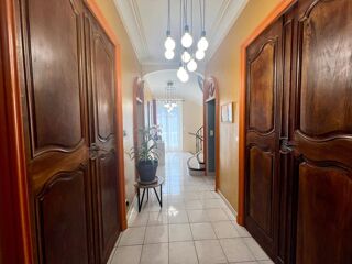  Immeuble à vendre 15 + pièces 400 m²