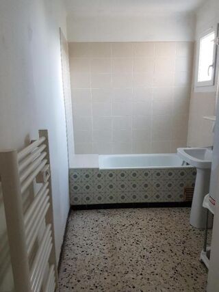  Appartement à louer 4 pièces 84 m²