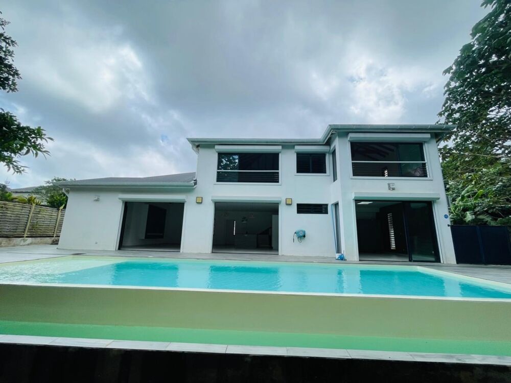 Vente Villa RARE VILLA DE STANDING AVEC PISCINE VUE DEGAGEE 1451 M2 DE TERRAIN Petit bourg