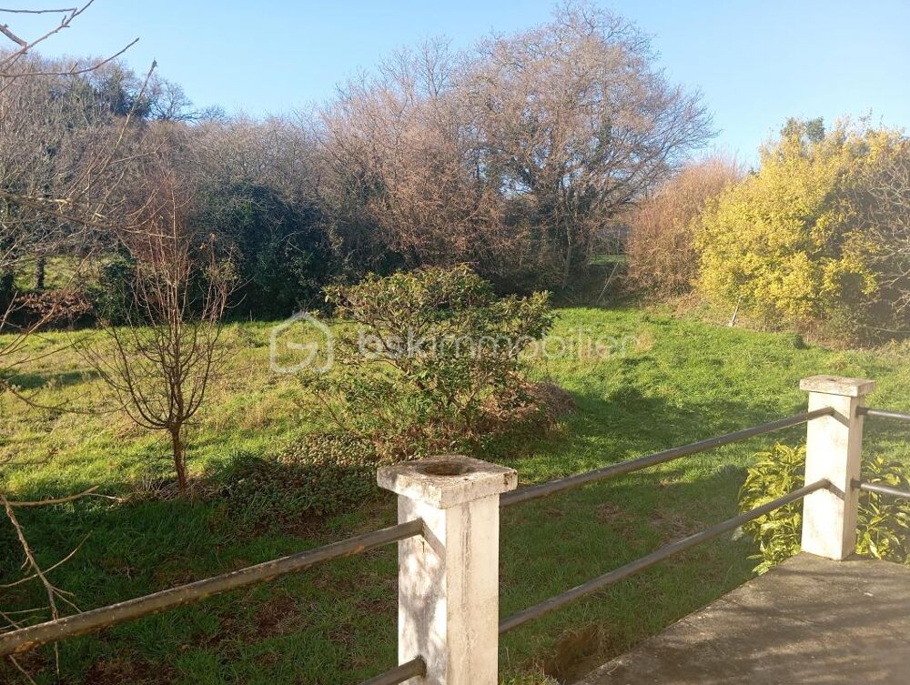 Vente Maison ** EXCLUSIVITE ** 3 CHAMBRES** MAISON FAMILIALE** GRENIER AMENAGEABLE** TERRAIN 2707 M² Saint servais