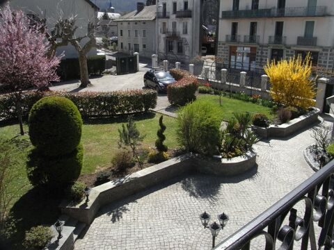 A vendre VALGELON-LA ROCHETTE (73) Murs 406 m&sup2; + sous sol, sur parcelle de 1 053m&sup2; 669600 73110 Valgelon la rochette