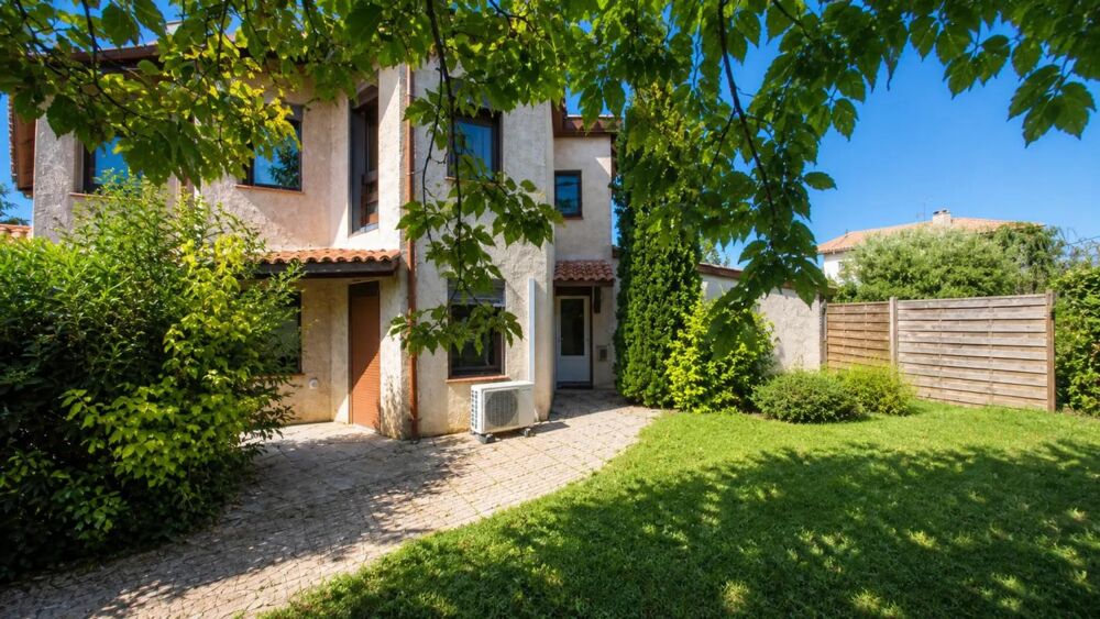 Maison solaire d'architecte de 12 pièces de 260 m² à Bias