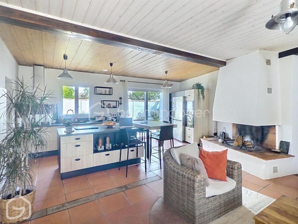 PLAIN-PIED 163 M² AVEC T2 INDÉPENDANT ET 1 300 M² DE TERRAIN PISCINABLE À QUELQUES MINUTES DES PLAGES