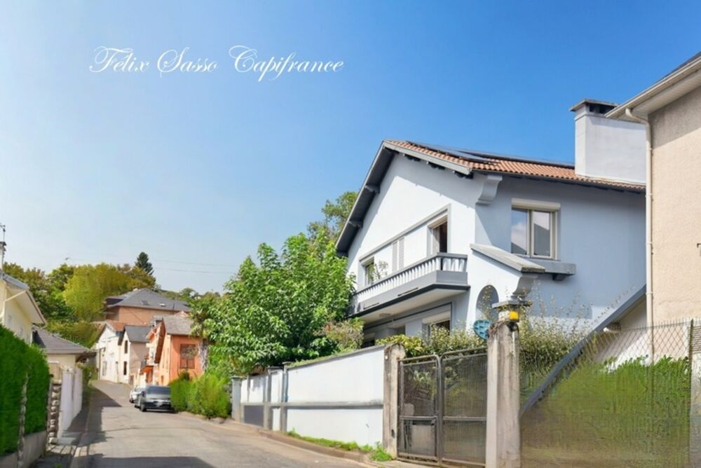 Vente Maison LOURDES (65),belle maison familiale d'environ 203 m2 avec 4 chambres et jardin ! Lourdes
