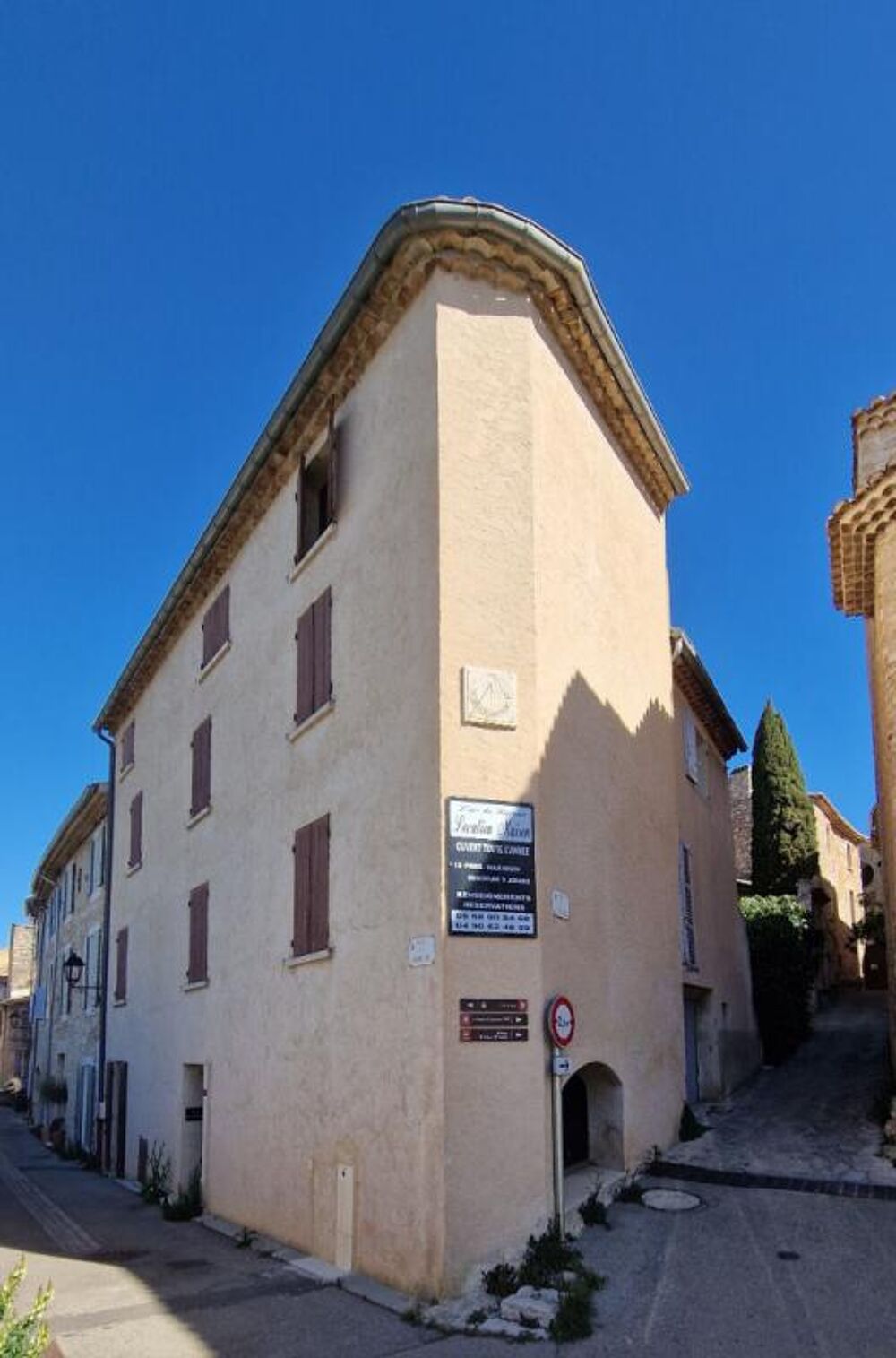 Maison 186m² - 9 chambres - Fort potentiel au pied du Mont Ventoux