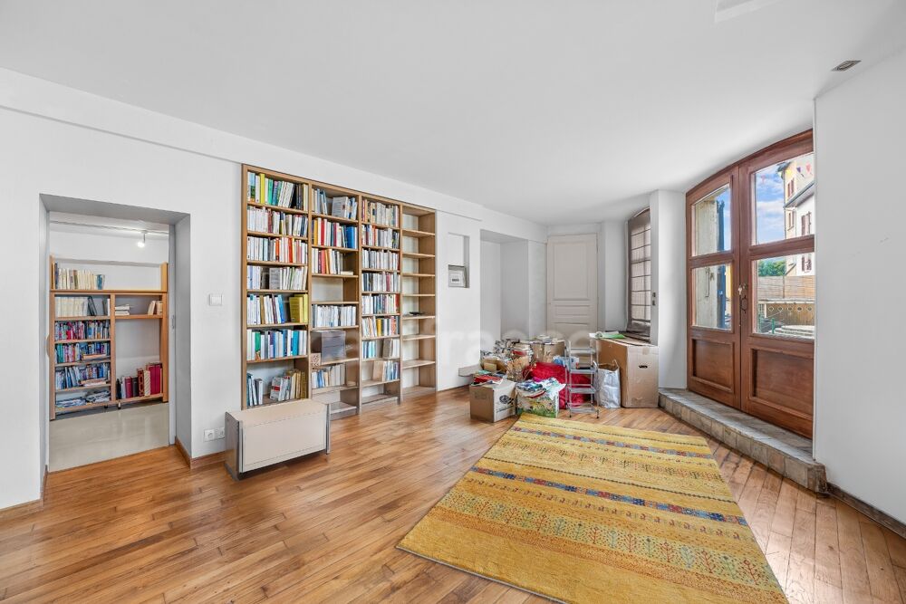 Maison à vendre 10 pièces GEX (01)