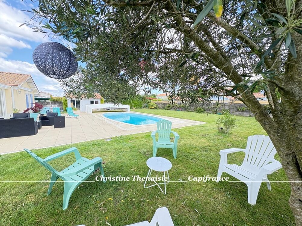 Villa à vendre 5 pièces, 3 chambres, 2 salles d'eau, Piscine privée, Climatisation, Véranda au coeur d'un Domaine résidentiel sé