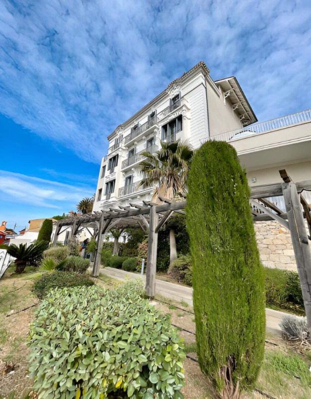 Beau 3 pièces de 61 m2 au calme absolu, avec terrasse de 6 m² avec vue panoramique , hauteurs de Grasse
