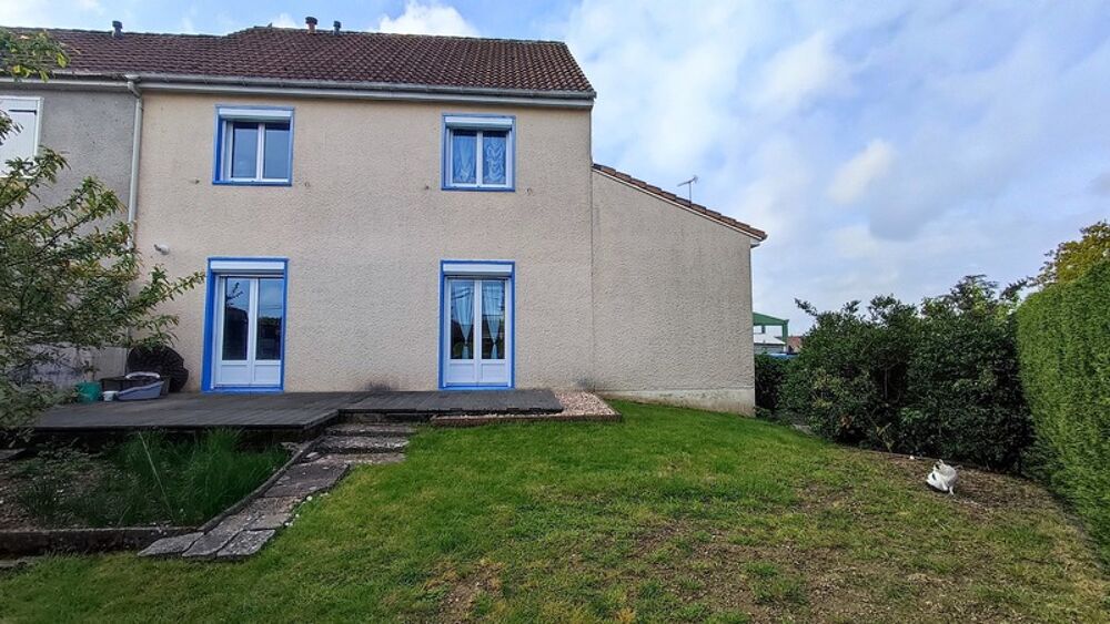 Maison 115 m² avec extérieur 400 m² et beau potentiel à Bressuire Quartier Saint-Porchaire