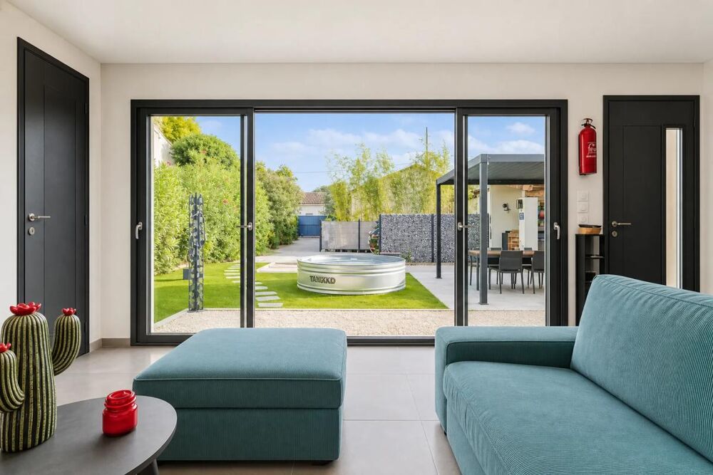 à vendre  Propriété/château Saint-Étienne-du-Grès (13103)