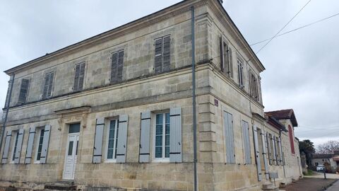   Maison de charme à Blaignan proche de Lesparre Médoc 8 pièce(s) 230 m2 joli petit village viticole Maison - 8 pièce(s) - 230 m²