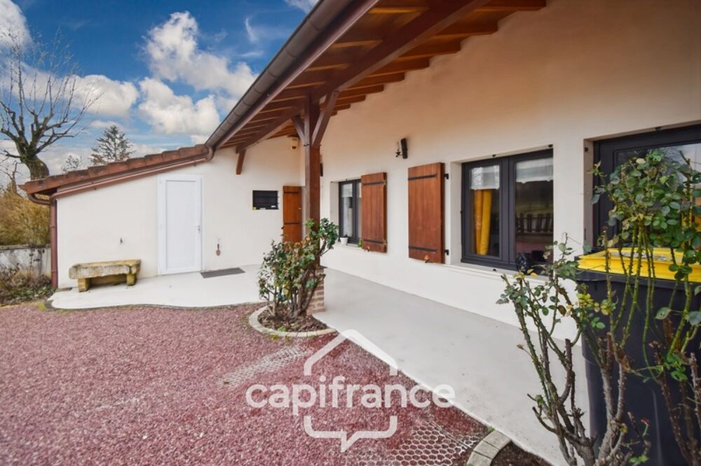 Maison de plain-pied entièrement rénovée avec jardin clos, dépendance et charme authentique  Secteur LONS LE SAUNIER (39000), B