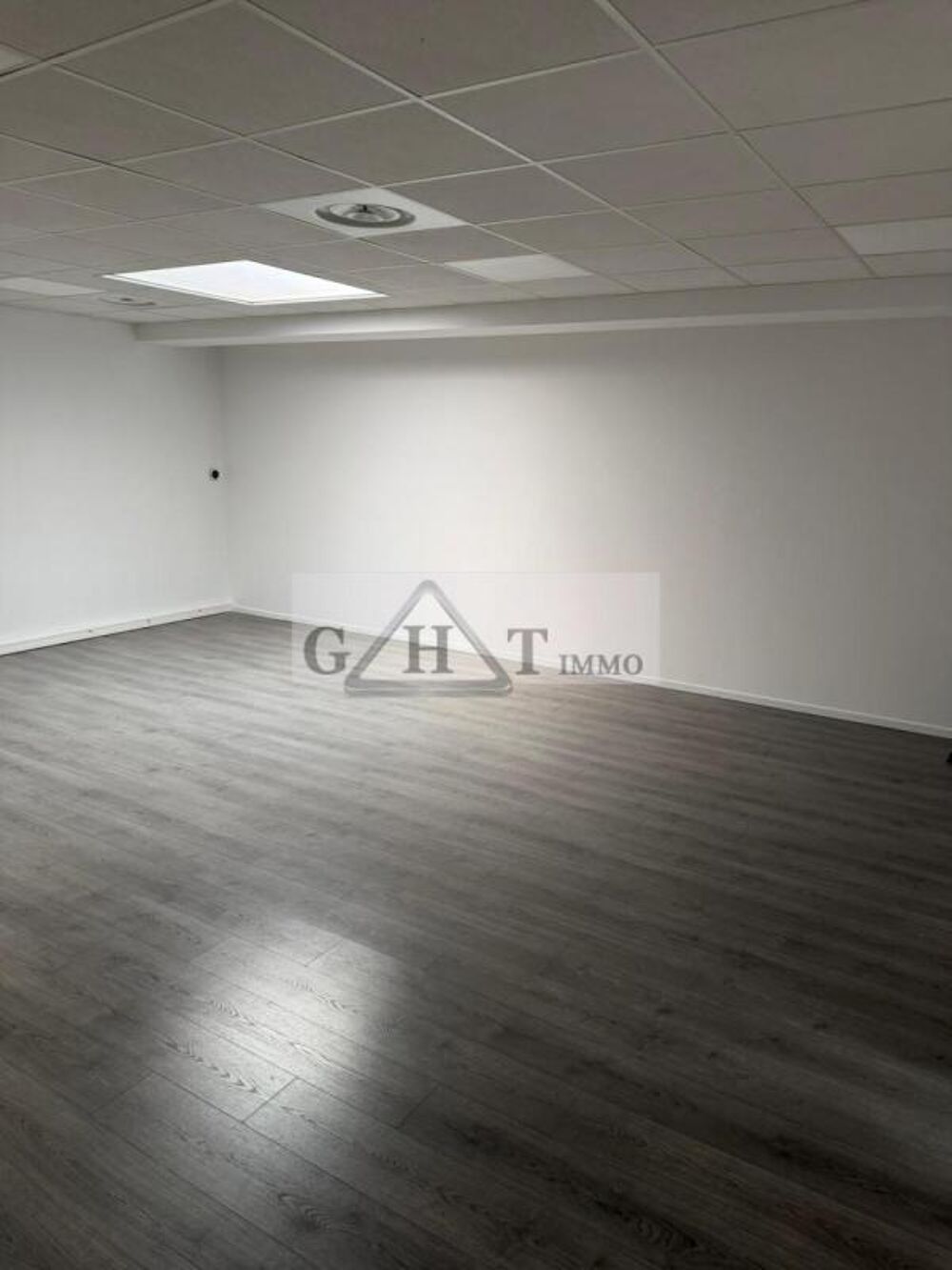   Bureaux de 130 m² à louer à STAINS Stains